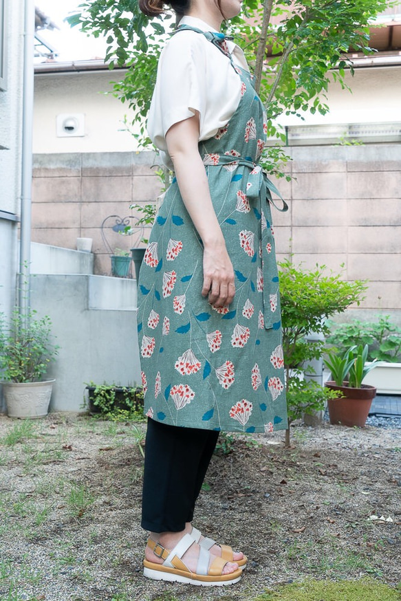 激安商品 シックなグリーンの花柄エプロン-京都の縫製師手作り エプロン エプロン