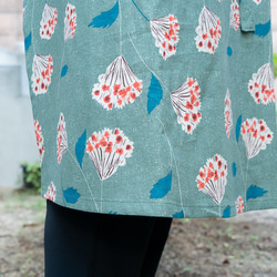 シックなグリーンの花柄エプロン-京都の縫製師手作り 2枚目の画像
