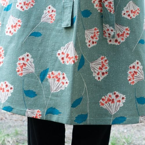 シックなグリーンの花柄エプロン-京都の縫製師手作り エプロン studio