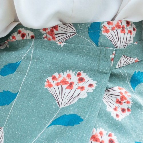 シックなグリーンの花柄エプロン-京都の縫製師手作り エプロン studio