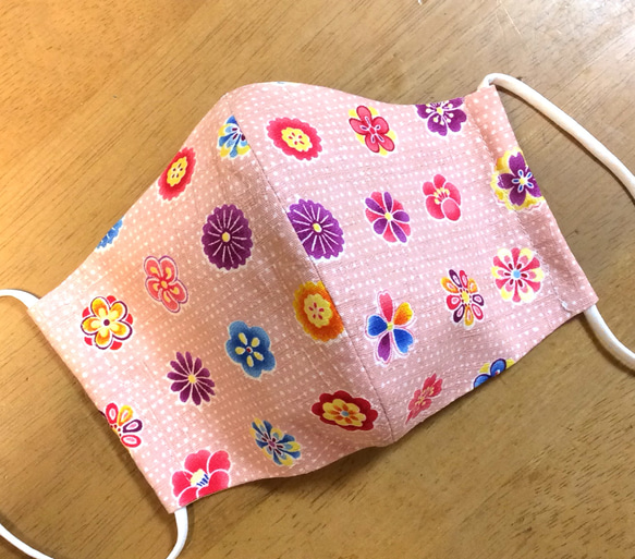 送料無料　立体 布マスク　ハンドメイド マスク かわいい 和柄 花柄 桃色 ドット 5枚目の画像