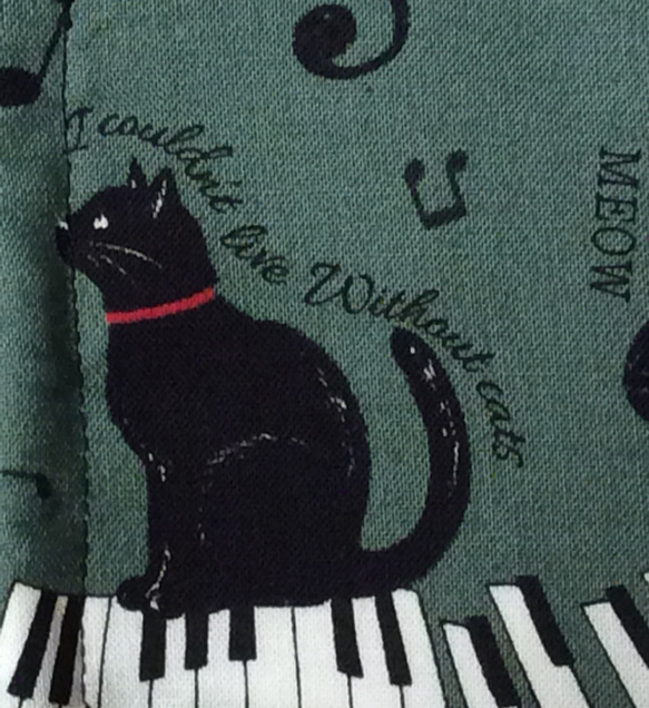 送料無料　即日発送　布マスク　ハンドメイド マスク かわいい 猫 音符 音楽 ピアノ グリーン系 (裏地 白色)A 2枚目の画像