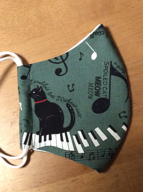 送料無料　即日発送　布マスク　ハンドメイド マスク かわいい 猫 音符 音楽 ピアノ グリーン系 (裏地 白色)A 3枚目の画像