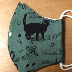 送料無料　即日発送　布マスク　ハンドメイド マスク かわいい 猫 音符 音楽 ピアノ グリーン系 (裏地 白色)A 4枚目の画像