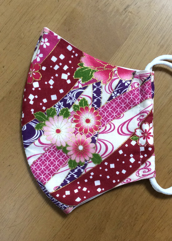 送料無料　立体 布マスク　ハンドメイド マスク かわいい 花柄 和柄  和風 和模様  桜 牡丹 赤系(裏地白) 3枚目の画像