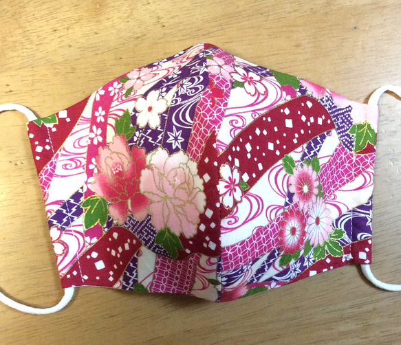 送料無料　立体 布マスク　ハンドメイド マスク かわいい 花柄 和柄  和風 和模様  桜 牡丹 赤系(裏地白) 8枚目の画像