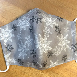送料無料　立体 布マスク ハンドメイド クリスマス 雪の結晶 グレー地 (裏地白) 1枚目の画像