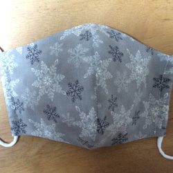 送料無料　立体 布マスク ハンドメイド クリスマス 雪の結晶 グレー地 (裏地白) 2枚目の画像