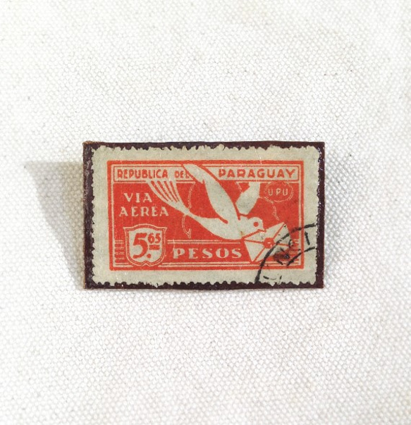 世界の切手ブローチ（パラグアイ・伝書鳩）２ 1枚目の画像