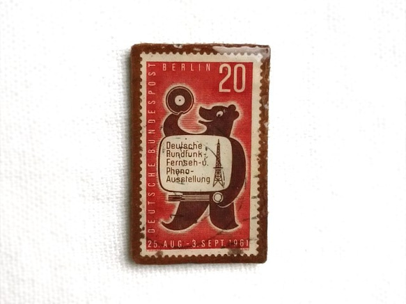 ＊放送展のクマ＊ベルリン切手のブローチ 1枚目の画像
