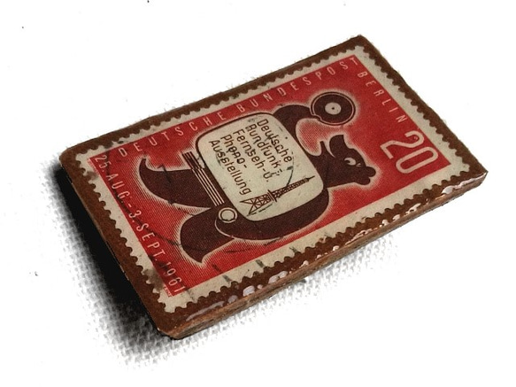 ＊放送展のクマ＊ベルリン切手のブローチ 3枚目の画像