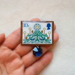 クリスマス切手ブローチ＊クリスマスのデコレーション・ブルー＊イギリス 2枚目の画像