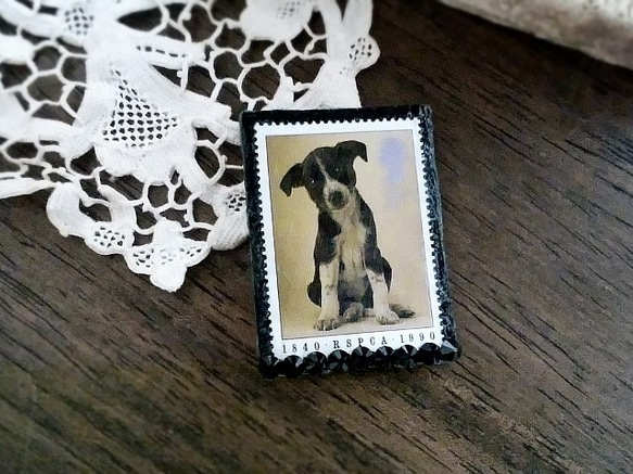 イギリス切手ブロ―チ or チャーム＊ポインターの子犬＊ 1枚目の画像