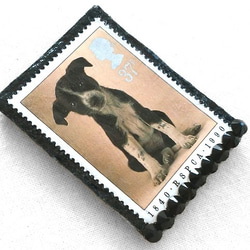 イギリス切手ブロ―チ or チャーム＊ポインターの子犬＊ 3枚目の画像