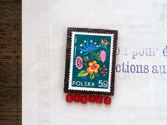 ＊ポーランドの花刺繍２＊切手ブローチorチャーム 1枚目の画像