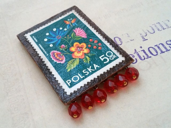 ＊ポーランドの花刺繍２＊切手ブローチorチャーム 4枚目の画像