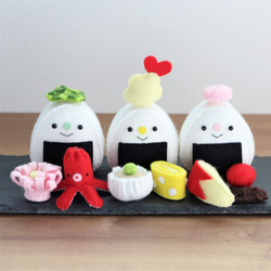 フェルトのおにぎり3個＆具材＆おかずセット＊フェルトおままごと