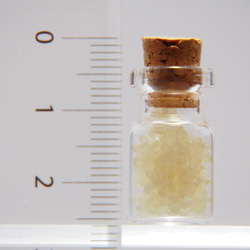 金平糖瓶詰めのミニミニオブジェ　淡黄色 2枚目の画像