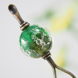 しゅわしゅわとんぼ玉のかんざし　緑×深緑 　耳かき二本足 1枚目の画像
