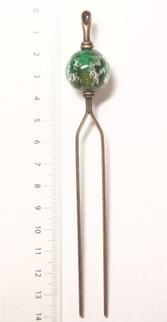 しゅわしゅわとんぼ玉のかんざし　緑×深緑 　耳かき二本足 5枚目の画像