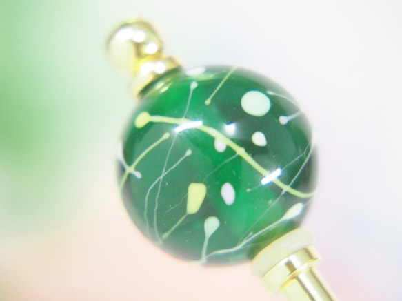 水風船模様とんぼ玉のかんざし 透明緑 1枚目の画像