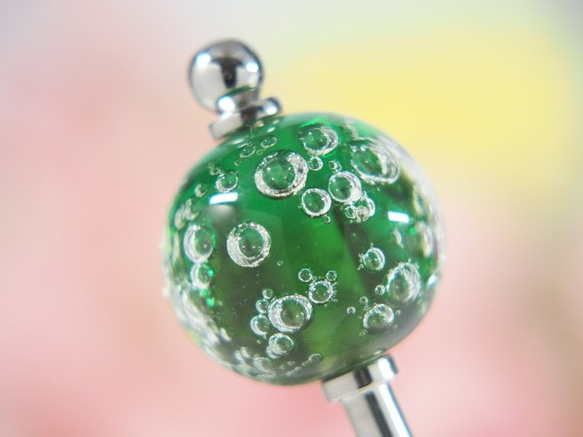 しゅわしゅわとんぼ玉のかんざし　緑×オリーブ色 1枚目の画像