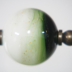 金粉散らしとんぼ玉かんざし　深緑×白 2枚目の画像