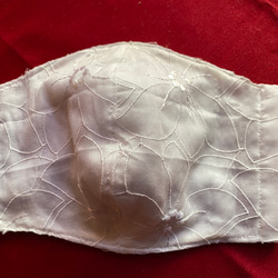 白　キレイめレース刺繍のマスク　 2枚目の画像