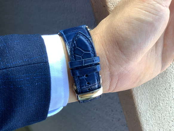 高級ワニ革使用Apple Watchワニレザーベルト 腕時計ベルト 腕時計バンド　レザーバンド　ダイヤモンド 高級金具付 3枚目の画像