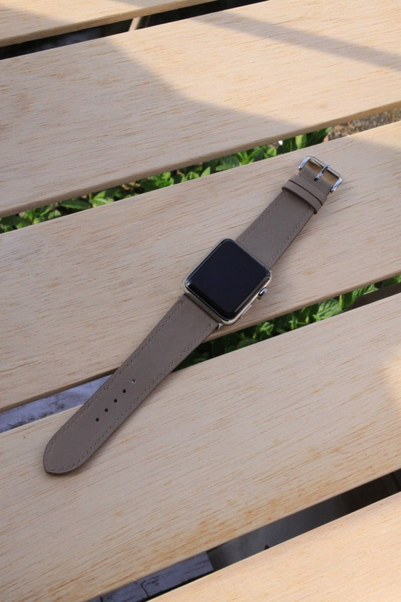 高級革使用Apple Watchレザーバンド　レザーベルト 腕時計ベルト グレイ　D19　高級金具付け 3枚目の画像