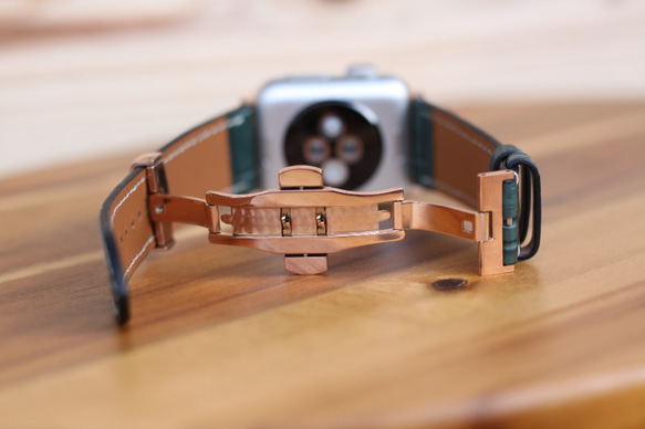 ワニ革使用Apple Watch(38/40/42/44mm用)ワニレザーバンド 時計ベルト　グリーン 総手縫い製作 5枚目の画像