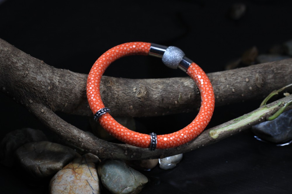 【新作】高級革使用　エイ革　レザーブレスレット　総手縫い製作