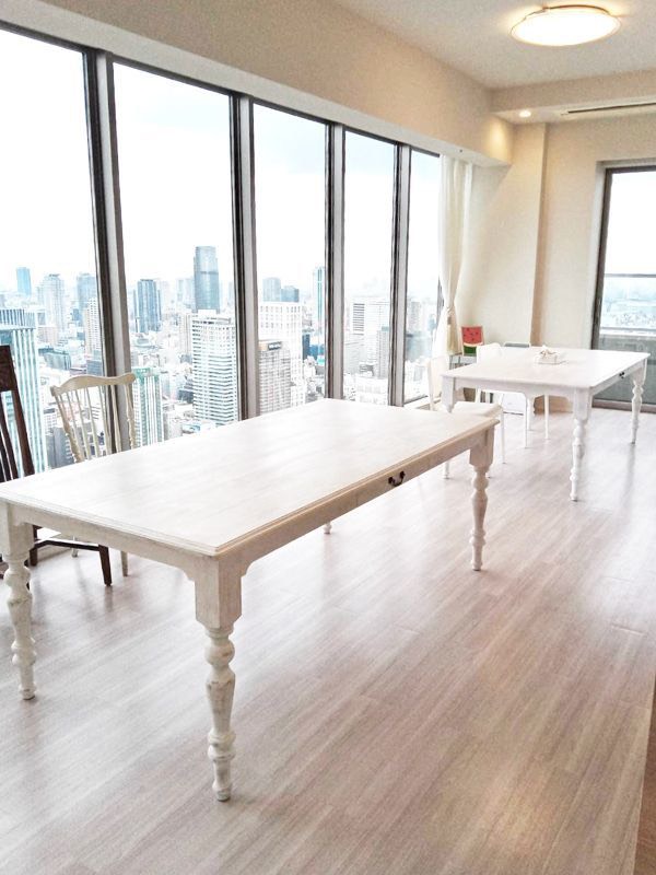 おしゃれなダイニングテーブルbrocante 輸入住宅向けターンドレッグテーブル アンティークろくろ足 ホワイトアッシュ