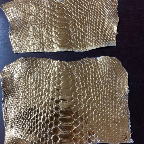 ヘビ革 ダイヤモンドパイソン 金箔加工ハギレ２枚セット その他素材
