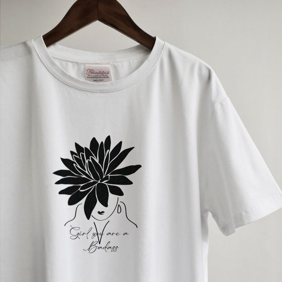 Tシャツ 黒白花B0035 2枚目の画像