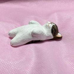 睡覺 Kijitora 白貓雕像 第7張的照片