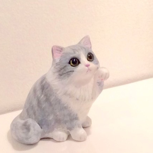 グレーのハチワレ招き猫の置物 招き猫 猫ハウス 通販 1544663