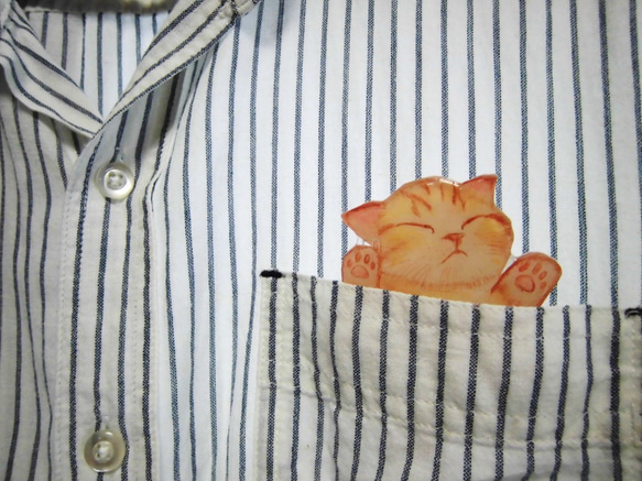 ポケット猫ブローチ　爆睡茶トラ猫(2) 2枚目の画像