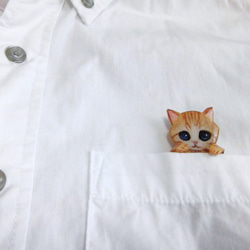 ポケット猫ブローチ　茶トラ猫　（レジン） 4枚目の画像