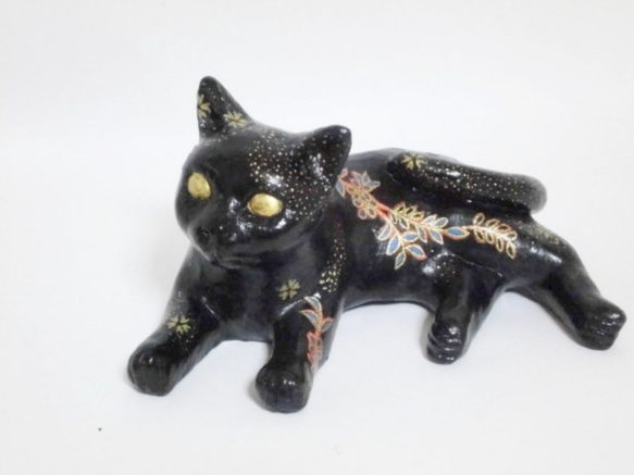 黒の華招き猫（手のひらサイズ） 3枚目の画像
