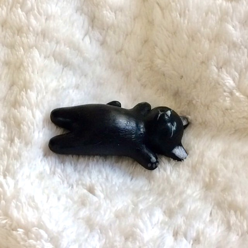 黒猫の爆睡子猫 招き猫 猫ハウス 通販 7286466|Creema(クリーマ) 黒猫の爆睡子猫 招き猫 猫ハウス 通販 7286466|Creema(クリーマ)
