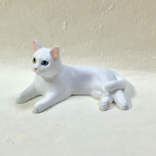 ☆白猫☆　8月1日迄取置 置物 猫 動物 かわいい 横座りサバトラ白猫 ネコ 高さ19.5cm