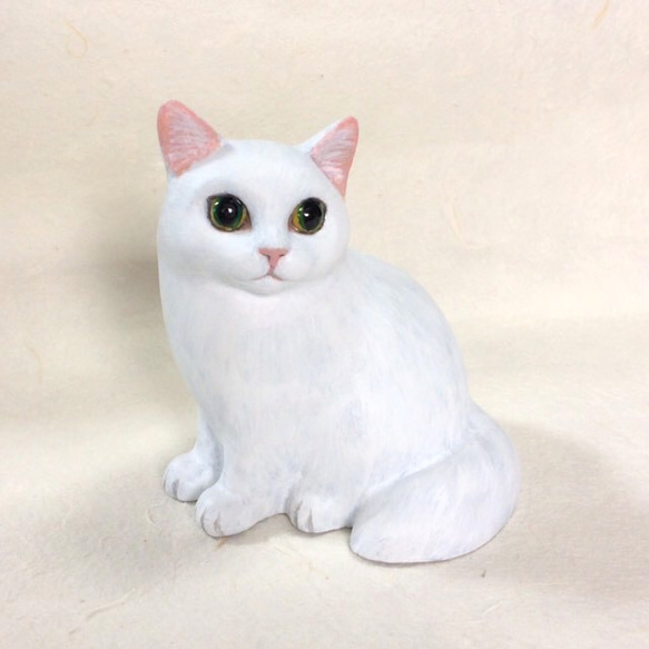 白猫の置物 1枚目の画像