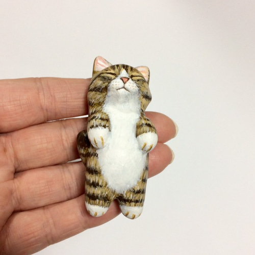 キジトラ白猫の爆睡子猫 その他置物 猫ハウス 通販 8701045