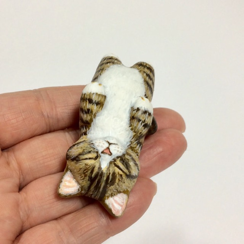 キジトラ白猫の爆睡子猫 その他置物 猫ハウス 通販 8701045