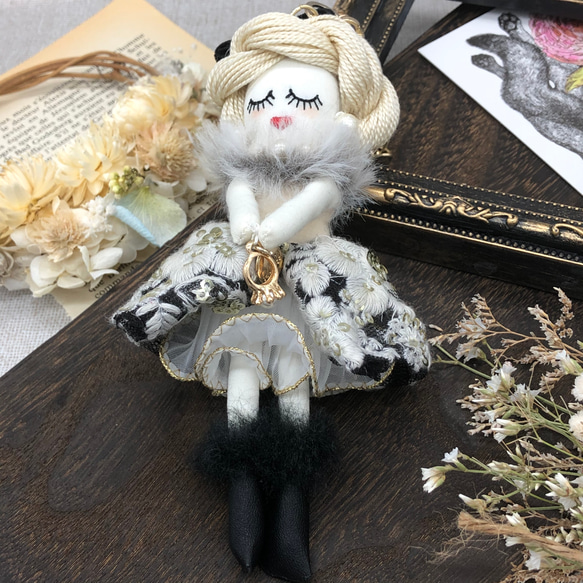 【ルルベちゃん】「winter fairy ブラック×ホワイト」インド刺繍リボン　ベルベット　レザー　フェイクファー 5枚目の画像