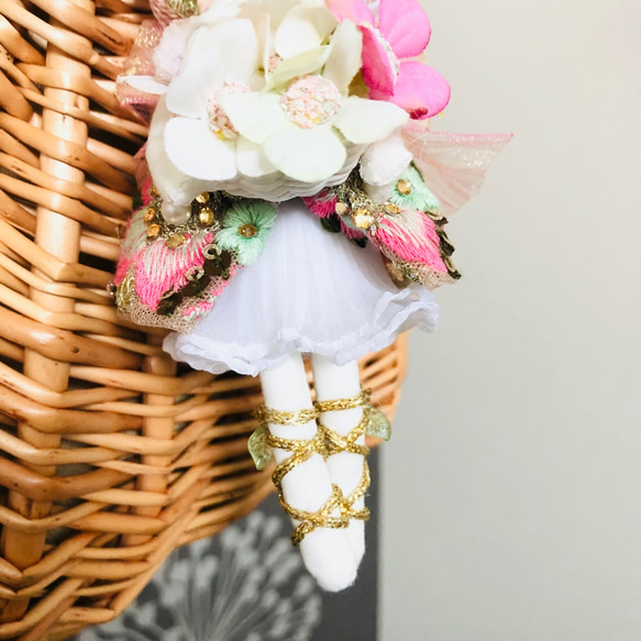 ルルベちゃん　森からの贈り物シリーズ　「フェアリーピンク」バッグチャーム　妖精　花　インド刺繍 5枚目の画像
