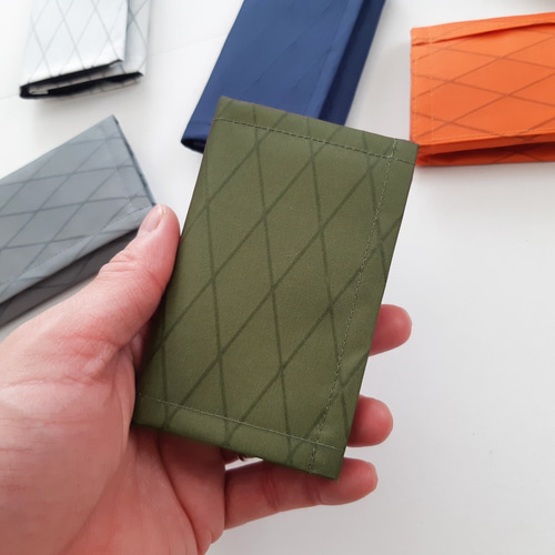 carry me オリーブ 小さくて薄くて軽いお財布 Olive オリーブ色 防水生地 X-PAC 三つ折り