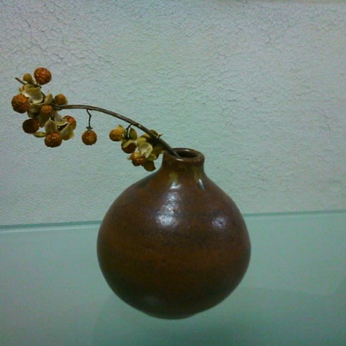 陶器の小さな一輪挿し（茶色） 一輪挿し・花瓶・花器 土楽 通販