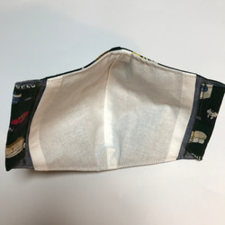 立体マスク-126内側ポケット付(表：お寿司猫　深緑色・内 : 紺色ダンガリー） 3枚目の画像